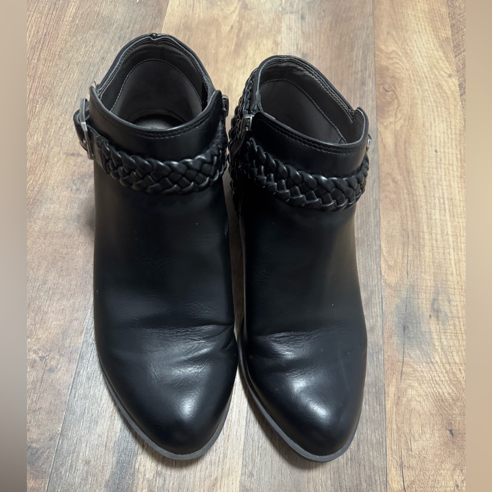 LifeStride Adriana Booties
Black Smooth Faux Leather Size 7.5W - Picture 3 of 7